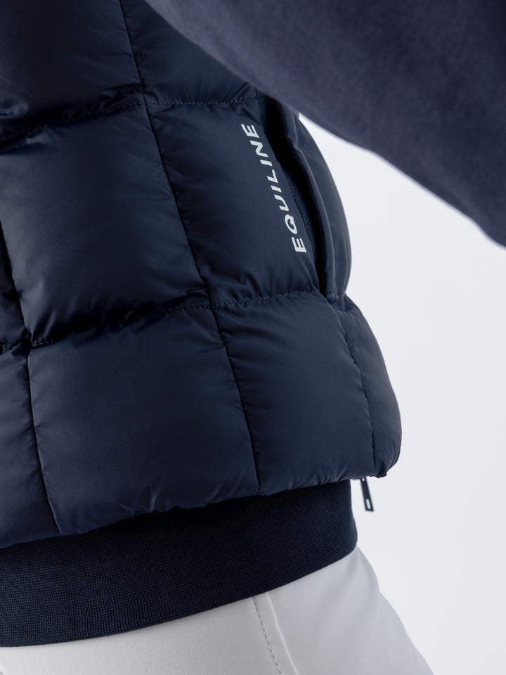 B2B_EC018PQ10652_03gcTFnEkKKhq1A